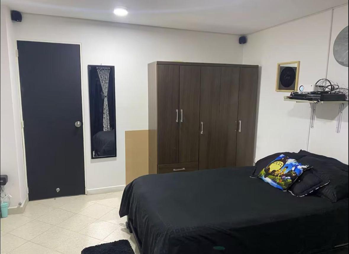Privadas, Dentro De Apartamento, Comodas Y Muy Cercanas Al Poblado Habitación en casa particular Medellín