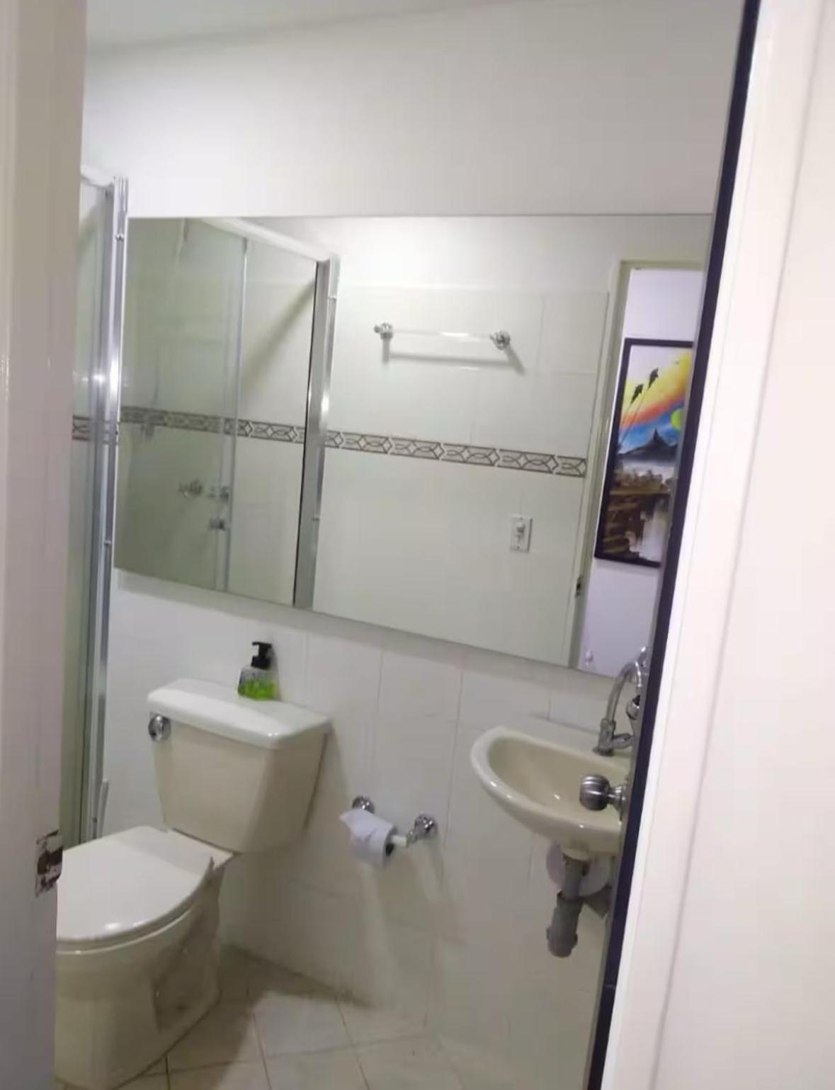 Privadas, Dentro De Apartamento, Comodas Y Muy Cercanas Al Poblado Habitación en casa particular Medellín